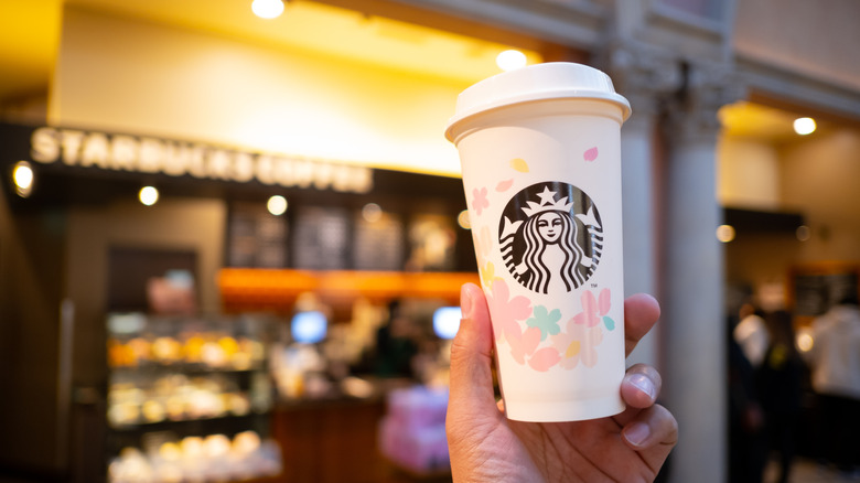 Is Starbucks opend for Easter Sunday 2022?